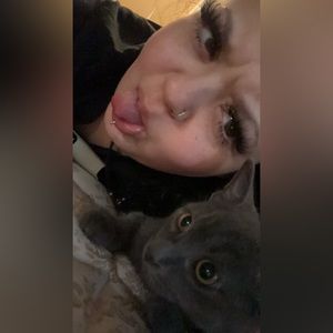 Meet your Posher, Adriana